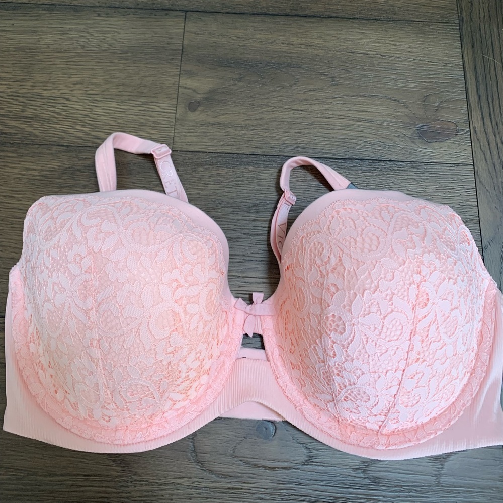 BNWOT Victoria Secret bra size 38DD. Pink lace and ribbed back